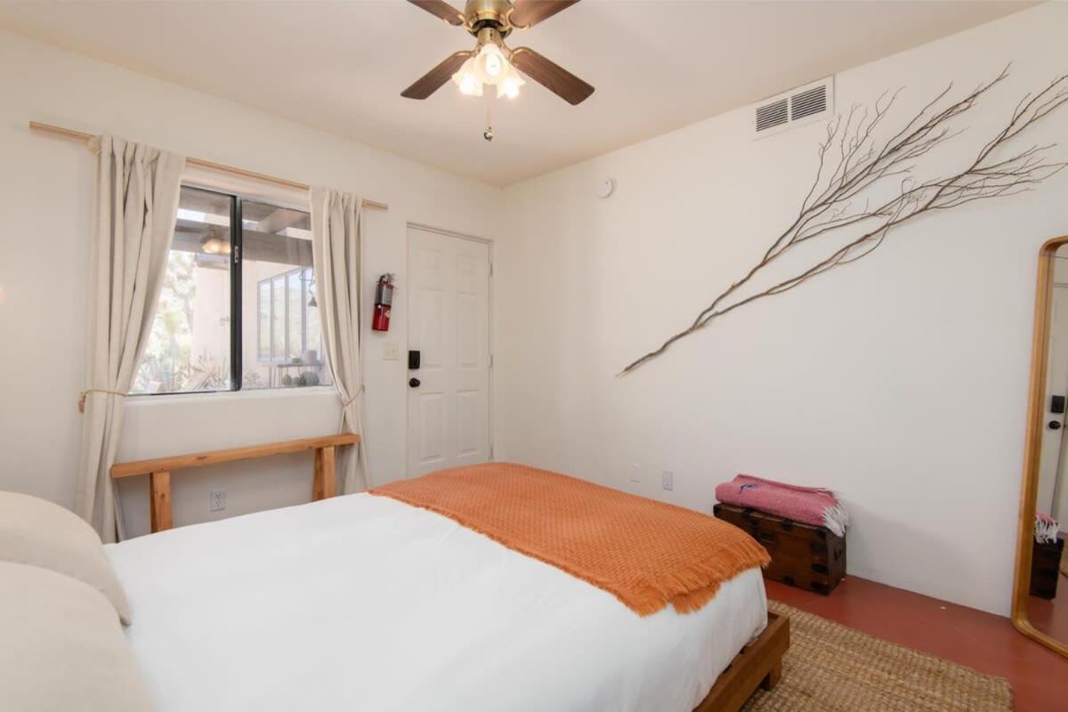 Renovated Lodge - Room 1 With Pool Access Joshua Tree Buitenkant foto